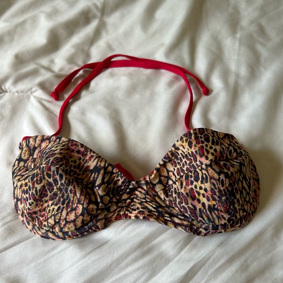 Animal print and red bikini - Picture 4 of 13